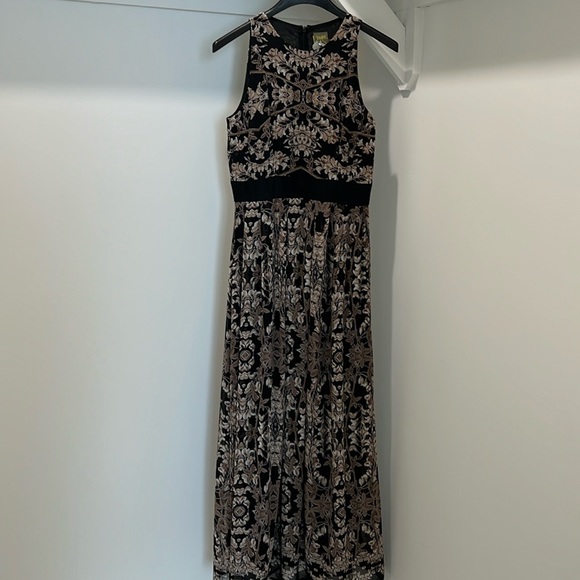 Taylor Dress Size 4 Maxi - Picture 4 of 4